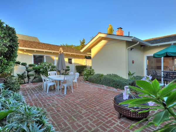 Santa Cruz Vacation Rental - 1600 West Cliff - Enclosed brick patio